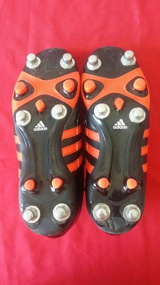 Botas fútbol Adidas de piel con tacos mixtos de segunda mano por 19 EUR en  Gijón en WALLAPOP
