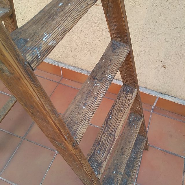 Escalera madera maciza antigua 2 metros años 30/40 de segunda mano por