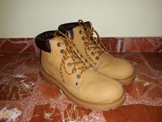 BOTAS DE MONTAÑA PARA VESTIR de segunda mano por 10 EUR en Maracena en  WALLAPOP