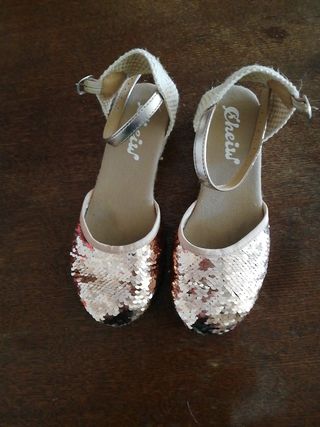 Zapatos niña. talla 34. Cuña de esparto. de segunda mano por 10 EUR en  Valencia en WALLAPOP