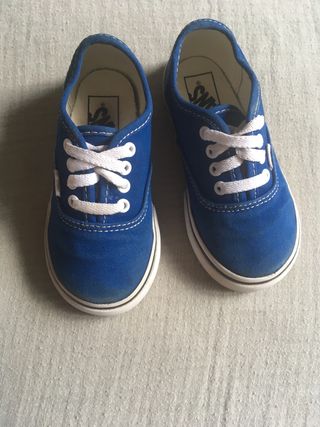 vans de color azul