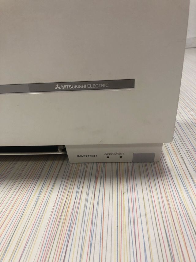 4 consolas + 1 máquina central principal Mitsubish