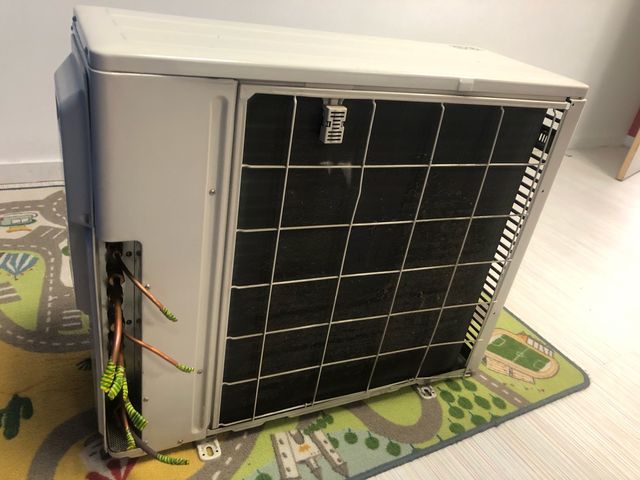 4 consolas + 1 máquina central principal Mitsubish