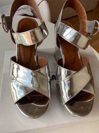 Sandalias Bimba y Lola de segunda mano en San Sebastián de Los Reyes en  WALLAPOP