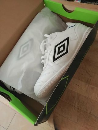 Zapatillas fútbol Sala UMBRO de segunda mano por 40 EUR en Madrid en  WALLAPOP