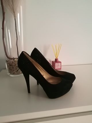 Zapatos de tacon lefties de segunda mano por 5 EUR en Sevilla en WALLAPOP