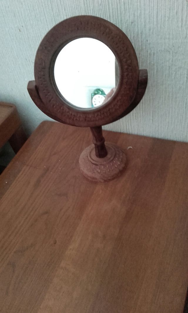 Espelho em madeira artesanal
