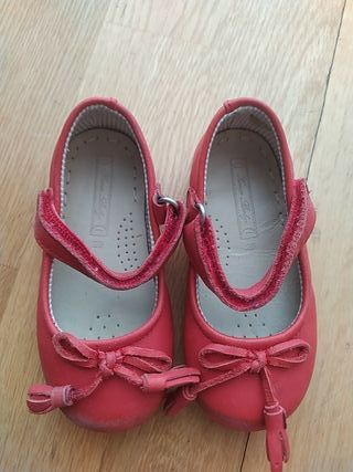Zapatos bebe numero 20 de segunda mano por 3 EUR en Madrid en WALLAPOP