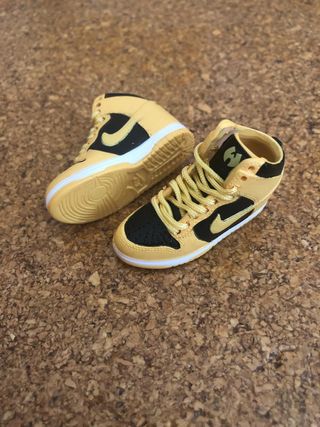 Miniaturas zapatillas Nike Dunk SB Wu Tang de segunda mano por 15 EUR en  Sevilla en WALLAPOP