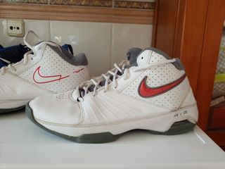 Zapatillas baloncesto NIKE AIR BLANCAS. de segunda mano por Zapatillas baloncesto NIKE AIR BLANCAS. de segunda mano por
