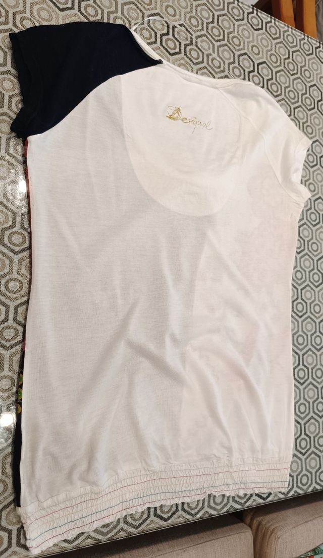 Camiseta Desigual cuello ajustable con lazo