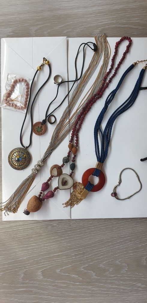 LOTE DIEZ PIEZAS BISUTERÍA