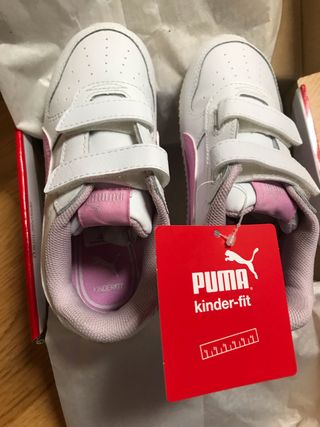 Zapatillas para niña de segunda mano en Valladolid en WALLAPOP Zapatillas para niña de segunda mano en Valladolid en WALLAPOP