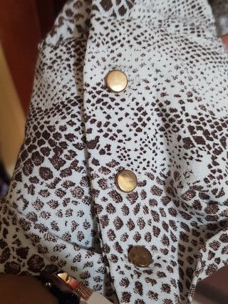 Blusa Zara estampado serpiente de segunda mano por 5 EUR en La Cuesta en  WALLAPOP