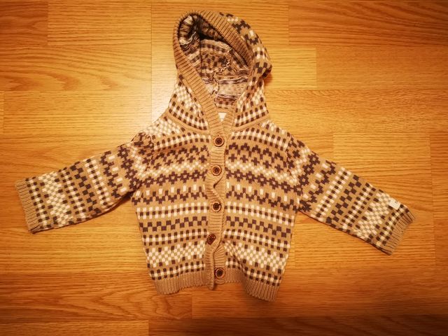 Chaquetita bebé con capucha. 2-4 meses