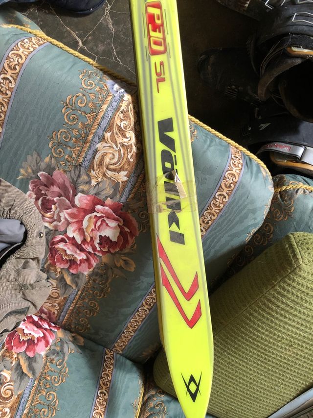 Botas de esquiar y esquies wolkie alemanes