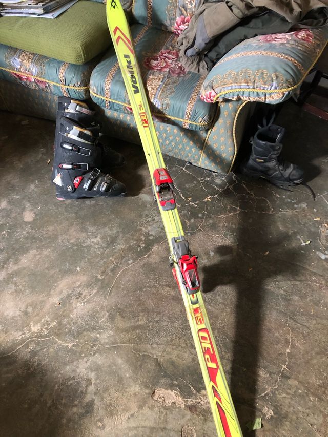 Botas de esquiar y esquies wolkie alemanes
