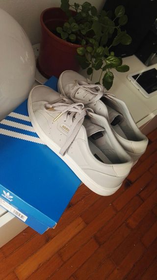 Zapatillas Grises de segunda mano en Barcelona en WALLAPOP Zapatillas Grises de segunda mano en Barcelona en WALLAPOP
