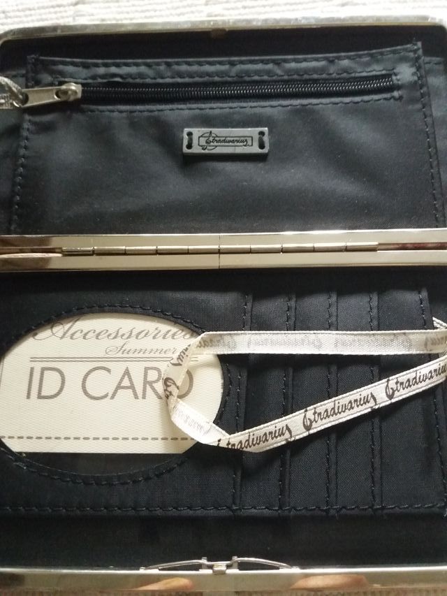 Carter billetera rigida estampada