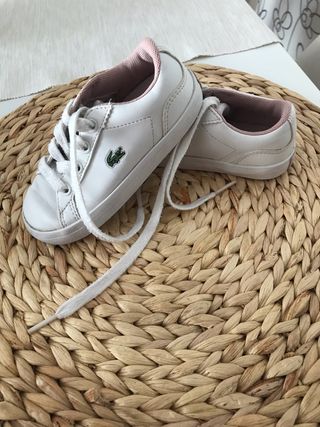Zapatillas bebe\\/niña lacoste de segunda mano por 15 EUR en Valdilecha en  WALLAPOP