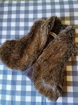 Chaleco pelo Stradivarius de segunda mano por 6 EUR en Santiago de  Compostela en WALLAPOP