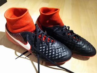 Botas de fútbol con tobillera de segunda mano en Barcelona Botas de fútbol con tobillera de segunda mano en Barcelona