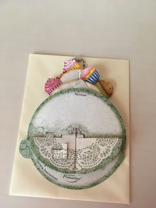 Tarjeta en 3D de cupcakes