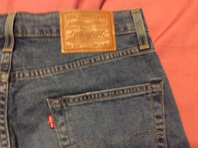 Pantalon LEVIS autentico nuevo