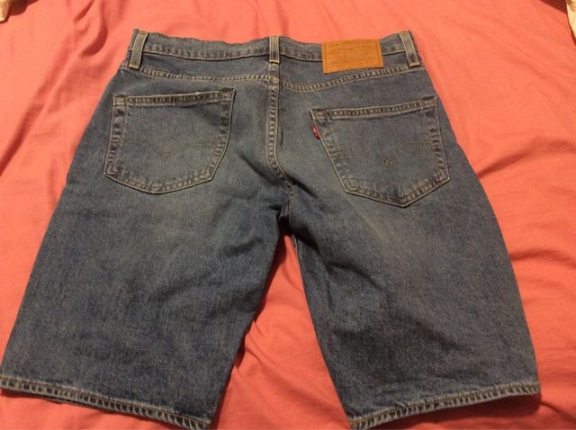 Pantalon LEVIS autentico nuevo