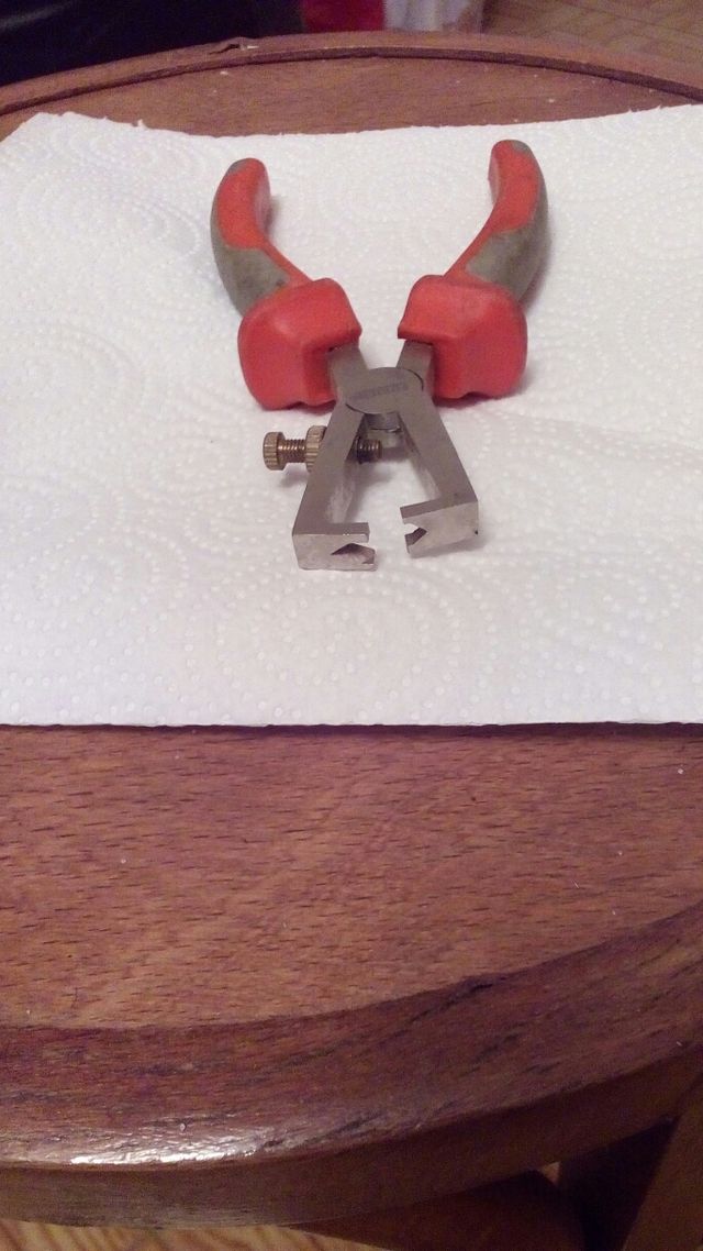 Alicate pelacables regulable