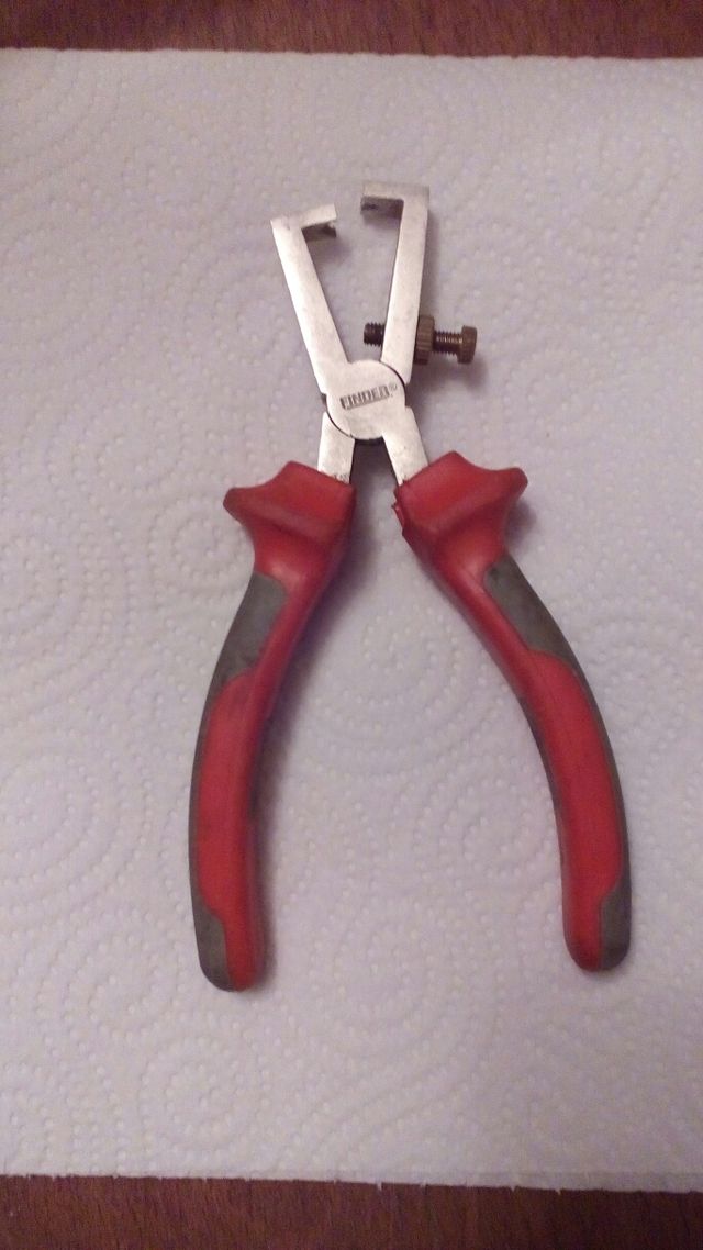 Alicate pelacables regulable
