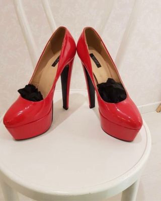 Tacones talla 43 de segunda mano por 40 EUR en Madrid en WALLAPOP
