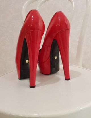 Tacones talla 43 de segunda mano por 40 EUR en Madrid en WALLAPOP