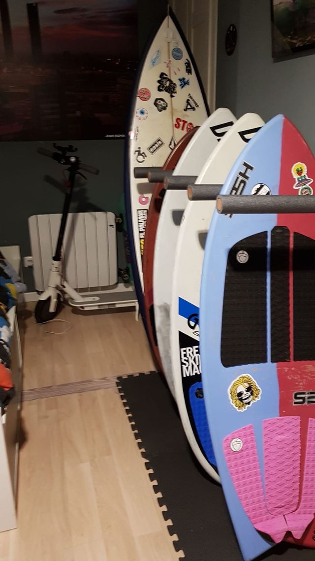 Rack surf para 5 tablas de segunda mano por 1 € en Pozuelo de Alarcón