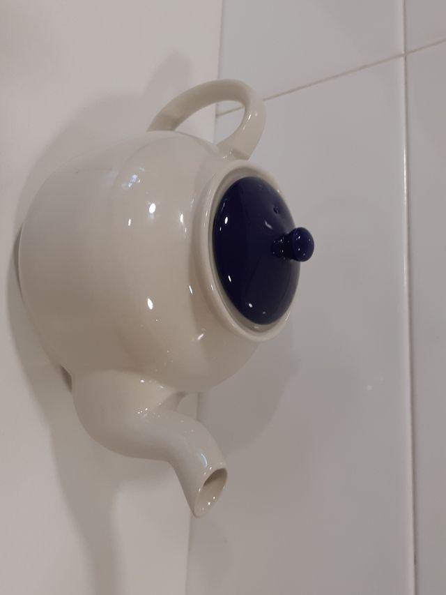 Cafetera-lechera o tetera.