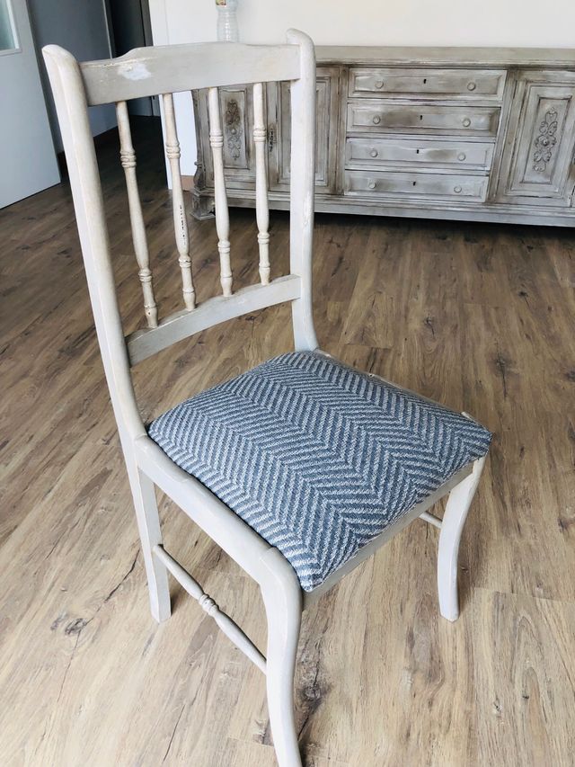 Urge vender Mesa comedor madera maciza. Restaurada