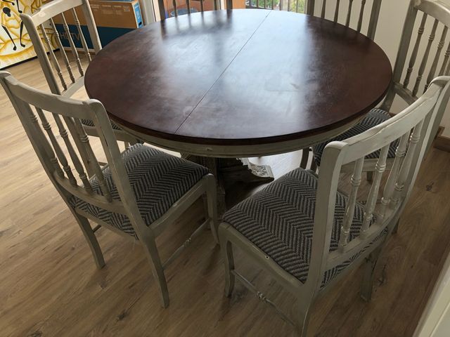 Urge vender Mesa comedor madera maciza. Restaurada