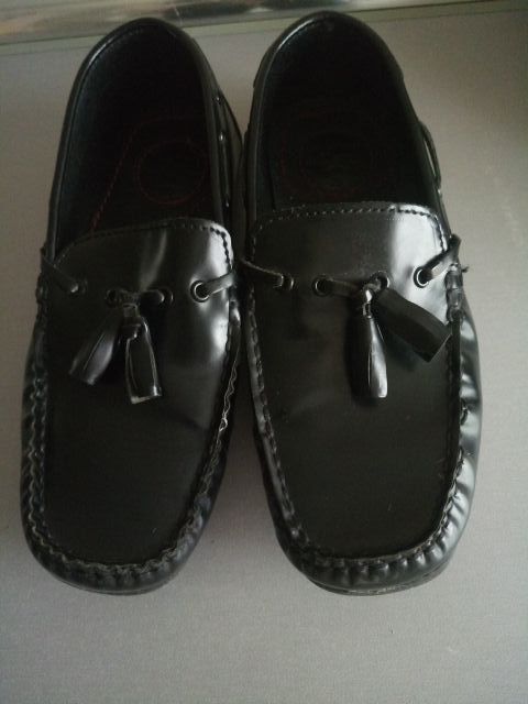 Zapatos de piel negro Zara