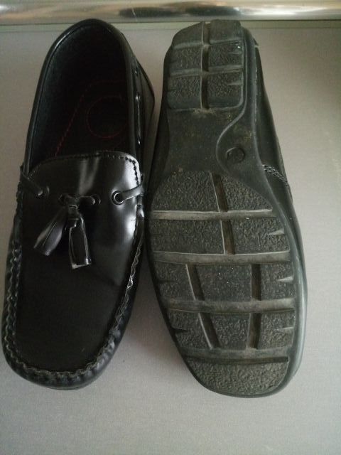 Zapatos de piel negro Zara