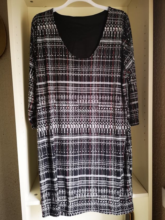 Vestido negro estampado elastico