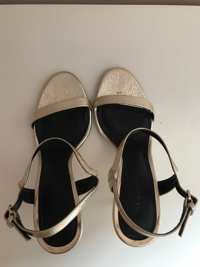 Sandalia tacón talla 37 de Zara.