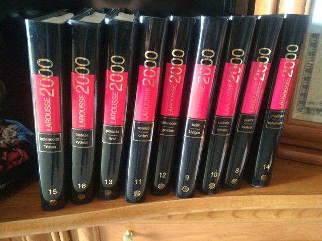 enciclopedia Larousse 2000.