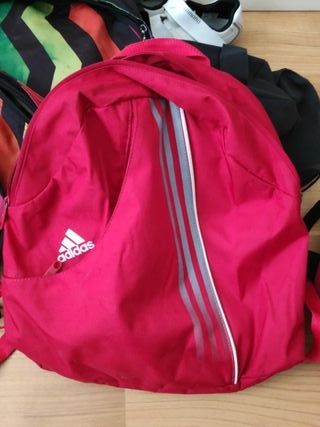 mochila adidas roja