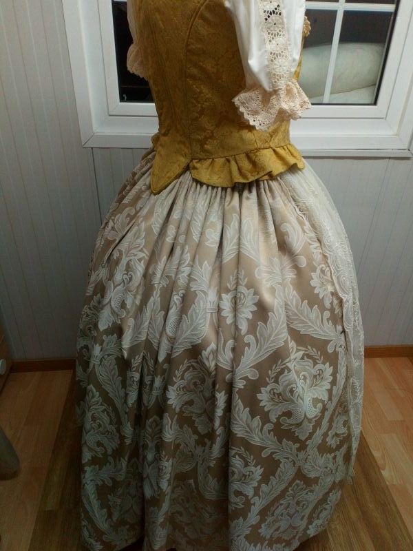 falda siglo o huertana a estrenar