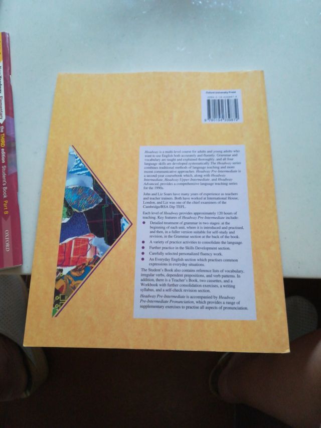 Libro per studenti della scuola elementare Headway