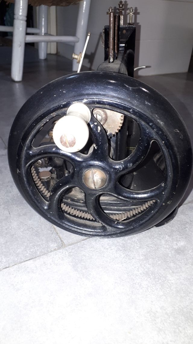 maquina coser nauman