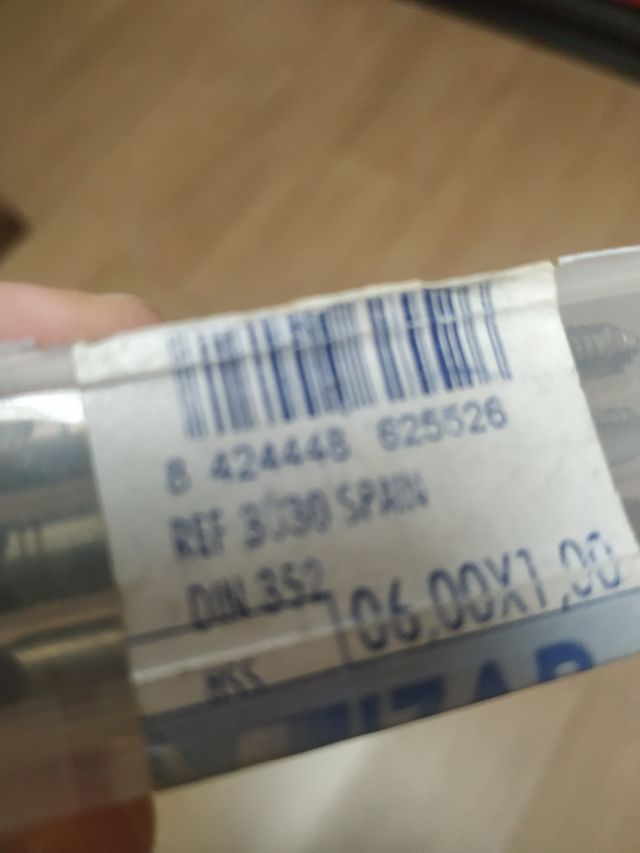 juego macho.DIN 352 IZAR