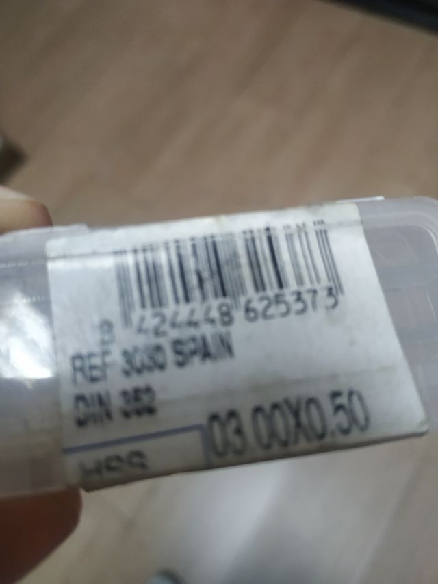 juego macho.DIN 352 IZAR