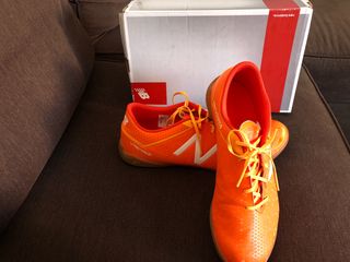 Botas de fútbol New Balance de segunda mano en la provincia BOTAS DE FUTBOL MULTITACOS NEW BALANCE TALLA 38 de segunda