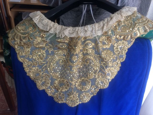 Delantal y manteleta tul bordado oro